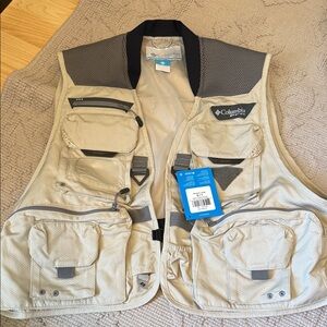Columbia • Khaki Fishing Vest